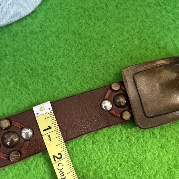 EUC- FRENCH CONNECTION brown studded leather belt w/ brass buckle